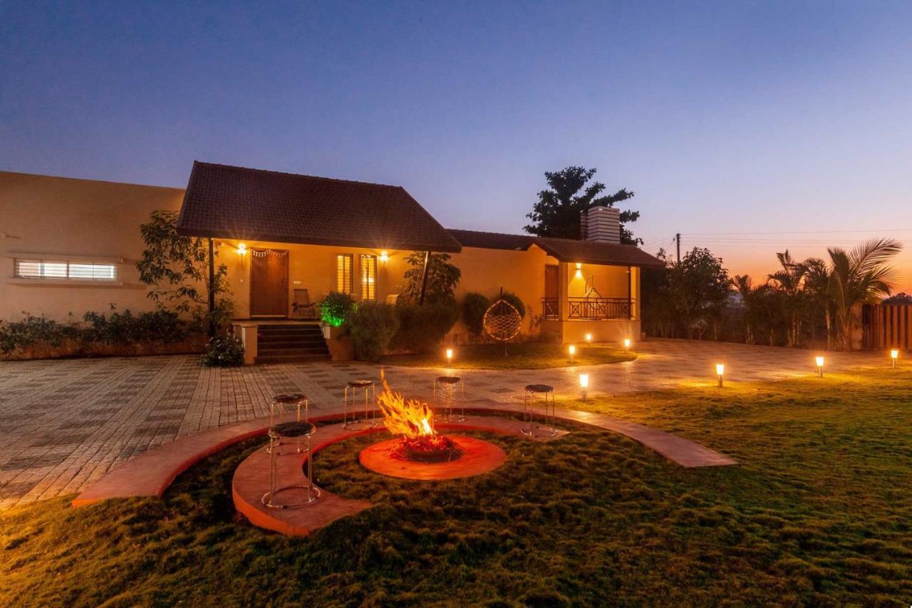 Luna Villa By Stayvista - Lakeside Charm With Terrace, Lush Lawn & Modern Decor Nashik Exterior foto