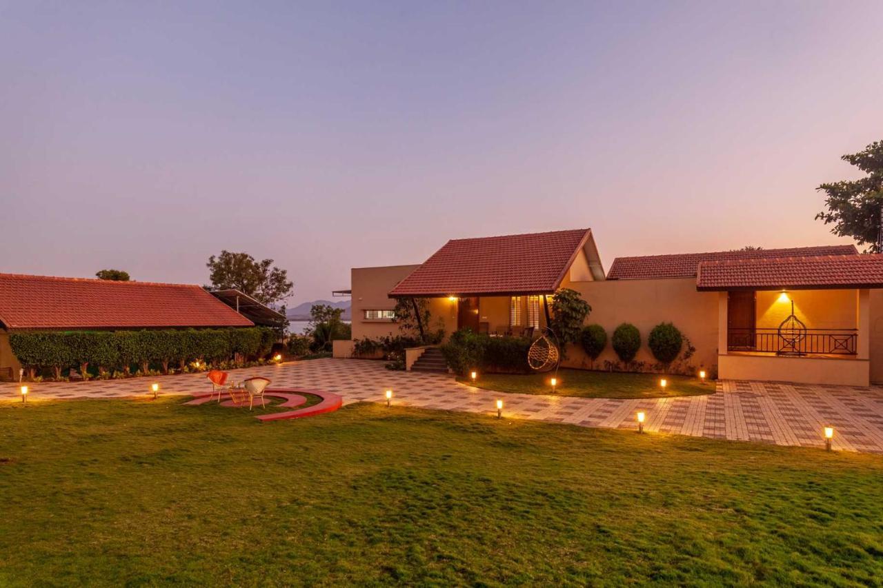 Luna Villa By Stayvista - Lakeside Charm With Terrace, Lush Lawn & Modern Decor Nashik Exterior foto