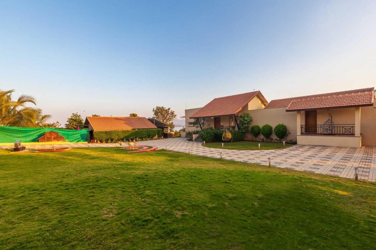 Luna Villa By Stayvista - Lakeside Charm With Terrace, Lush Lawn & Modern Decor Nashik Exterior foto